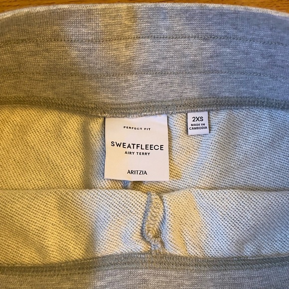 NWT aritzia sweat shorts - Picture 3 of 5